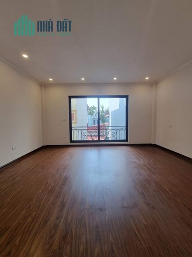 BÁN NHÀ THẠCH BÀN 45 M 6 TẦNG CHỈ 4.5TỶ  Ô TÔ  ĐỖ CỬA, NHÀ ĐẸP, GẦN AEON MAIL