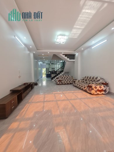 Cho thuê nhà 4 tầng phường Liên bảo, Vĩnh Yên  giá : 22 triệu/ tháng. Liên hệ: 0986.454.393