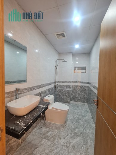Cho thuê nhà 4 tầng phường Liên bảo, Vĩnh Yên  giá : 22 triệu/ tháng. Liên hệ: 0986.454.393