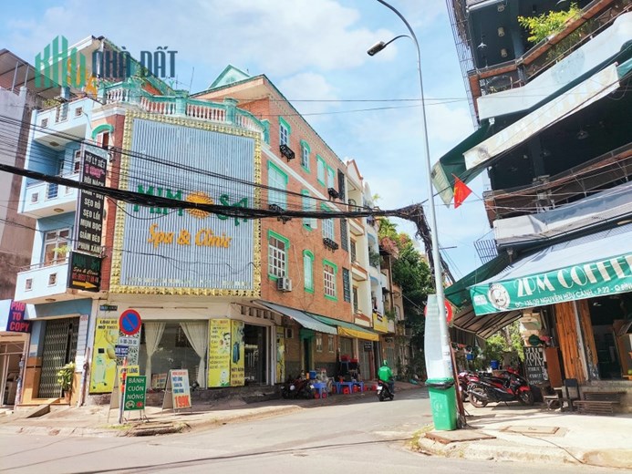 GIÁ CHỈ CÒN 4.3 TỶ CÓ NHÀ 4 TẦNG- 3 X 10.2 - HẺM NHỰA THÔNG 10M - SÁT BÊN LANDMARK 81 - KD ĐỈNH