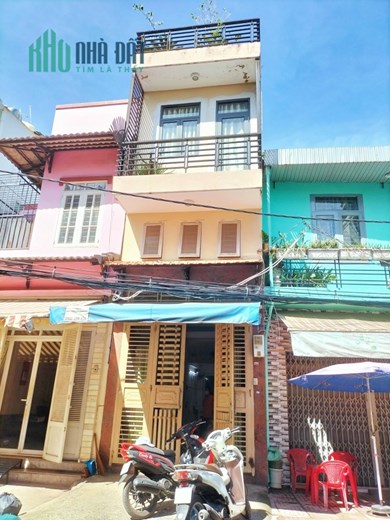 GIÁ CHỈ CÒN 4.3 TỶ CÓ NHÀ 4 TẦNG- 3 X 10.2 - HẺM NHỰA THÔNG 10M - SÁT BÊN LANDMARK 81 - KD ĐỈNH