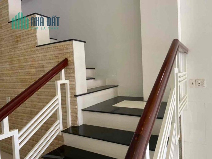 Chính Chủ Cần Bán Nhà 1 Trệt 2 Lầu Tại Mt Đường Lý Công Uẩn – Bình Khánh – An Giang.