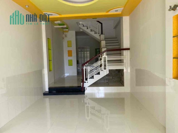 Chính Chủ Cần Bán Nhà 1 Trệt 2 Lầu Tại Mt Đường Lý Công Uẩn – Bình Khánh – An Giang.