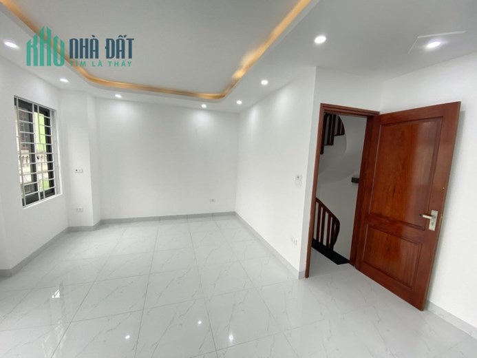 BÁN NHÀ 32m x 5 tầng, oto vào nhà, Vạn Phúc - FULL NỘI THẤT XỊN - chỉ có 5,5ty.
