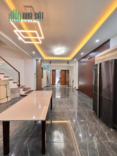 HÀNG ĐẸP. NHÀ PHỐ TRUNG LIỆT , ĐỐNG ĐA, KINH DOANH, NỞ HẬU. CHUẨN HÌN 100. DT 66* 3T.