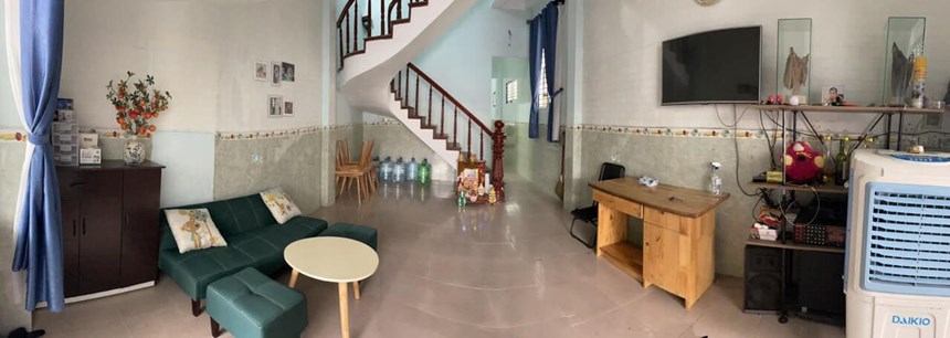 Mặt phố VIP – Hiếm nhà bán  - Hè đá bóng – Sổ nở hậu.