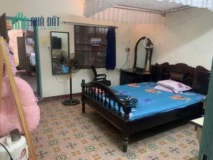 Bán nhà Huỳnh Ngọc Huệ diện tích 100m xây 2 tầng, mặt tiền 7m. Giá 8 tỷ.