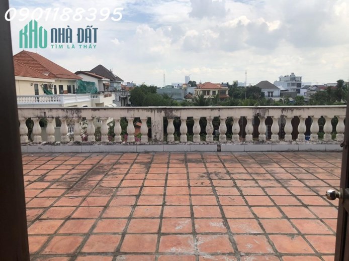 Biệt thự rộng rãi, khá đẹp, cho thuê lâu dài, giá rẻ