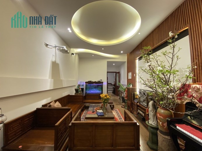 BÁN NHÀ PHÂN LÔ VIP HOÀNG CẦU, NGÕ Ô TÔ TRÁNH, NHÀ CHỦ XÂY TÂM HUYẾT, HÀNG XÓM QUAN CHỨC
