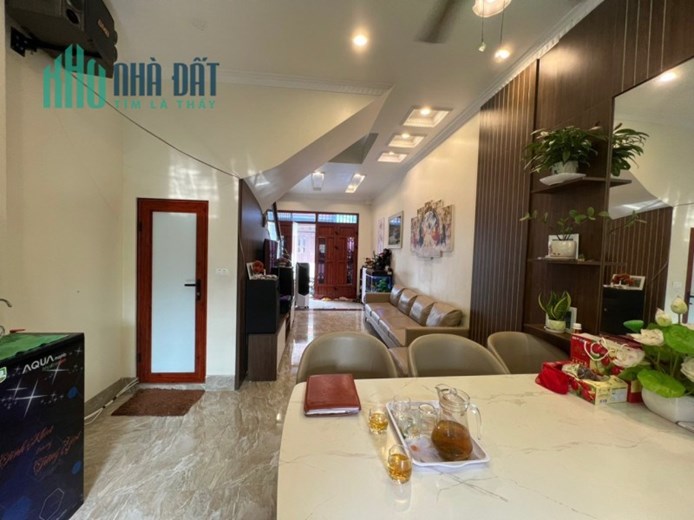 Bán Lê Thanh Nghị hàng xóm Đại học, thoáng trước sau, DT41m2, giá 3 tỷ7.