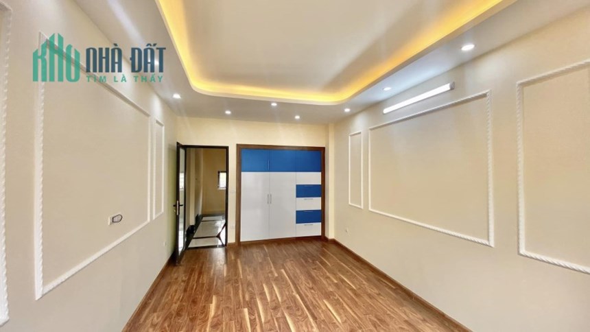 📣NHÀ KHƯƠNG TRUNG, NHÀ MỚI ĐẸP, NGÕ RỘNG Ô TÔ ĐỖ CỔNG,DIỆN TÍCH 30m2,5 TẦNG, GIÁ 2,9 TỶ.