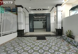 NHÀ GẦN TRƯỜNG HỌC, THUẬN TIỆN CHO KINH DOANH