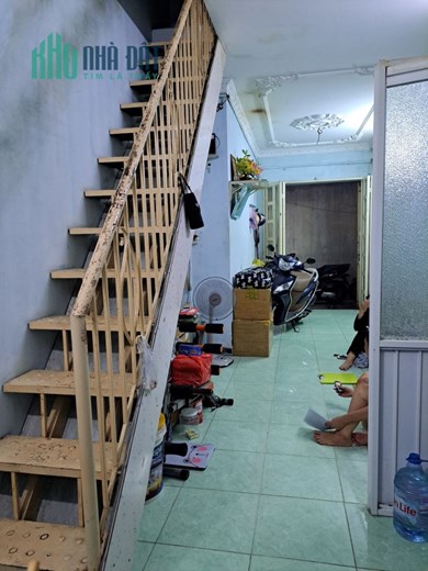 Nhà bán Tân Bình, sát Hẻm lớn Lạc Long Quân, 24m2 chỉ 2.35 tỷ(TL)