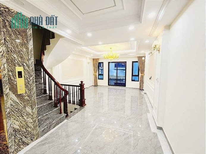 Bán Nhà Quận Thanh Xuân. Thang máy. oto vào nhà. 48m x6 tầng, mt 4,1m giá 8,x tỷ