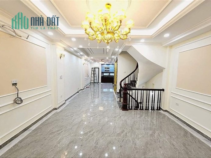 Bán Nhà Quận Thanh Xuân. Thang máy. oto vào nhà. 48m x6 tầng, mt 4,1m giá 8,x tỷ