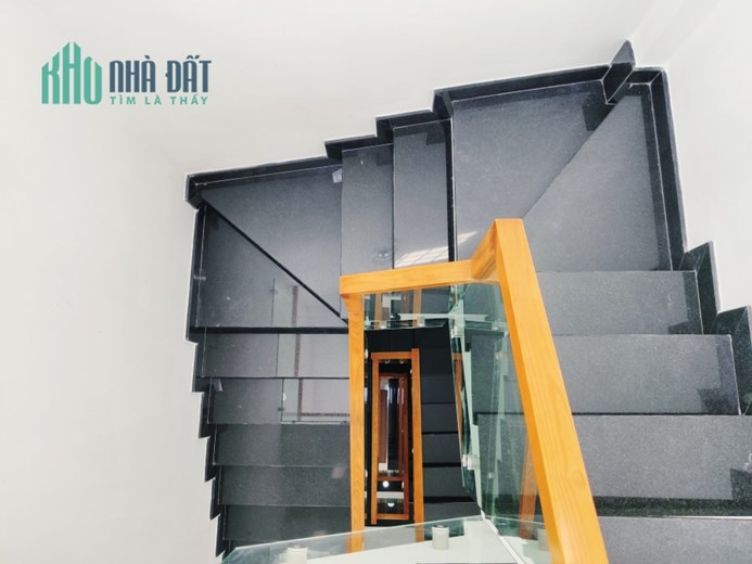Chính chủ cần bán căn nhà mặt tiền Cao Thắng , Quận 10, thích hợp ở, đầu tư cho thuê