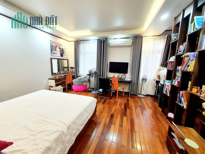 💥Biệt Thự Sân Vườn Phùng Chí Kiên Cầu Giấy, 16.5Tỷ 95m Mt 8.6m, Phân Lô Oto 2 Thoáng💥