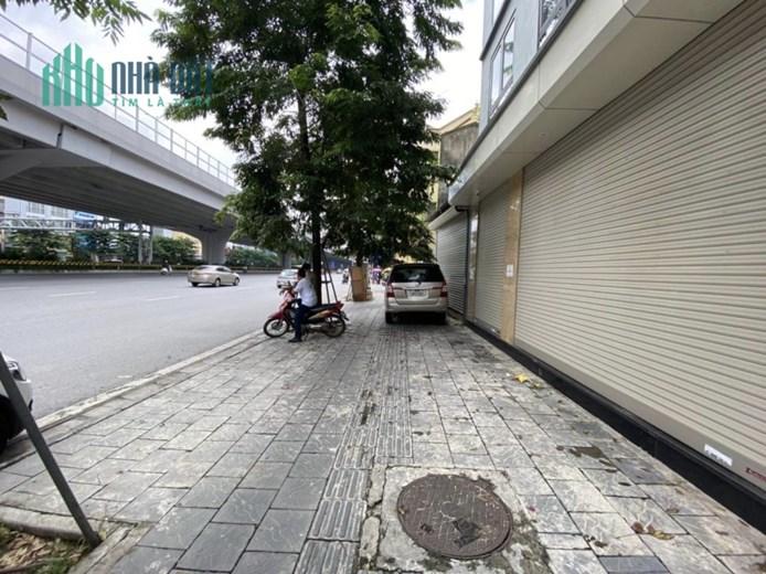 Mặt phố lô góc kinh doanh Phạm Văn Đồng, mặt tiền 10m, ô tô đỗ, 22 tỷ
