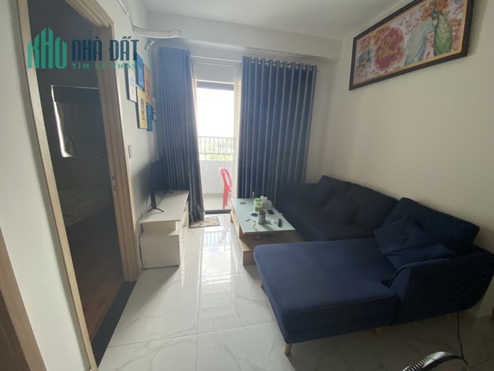 Bán căn hộ view hồ bơi với 2 phòng ngủ kề chợ đầu mối
