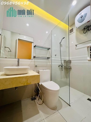 Bán Nhà Mặt Hồ Tây 6 Tầng Thang Máy, Lô Góc, Vỉa Hè Rộng Chỉ 23 Tỷ