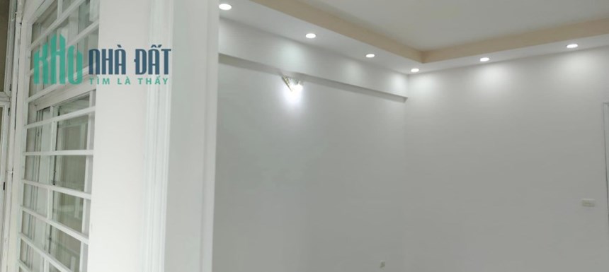 chung cư tầng 3  phố Lạc Trung, Q. Hai Bà Trưng, dt 100m, chỉ 2.6 tỷ.