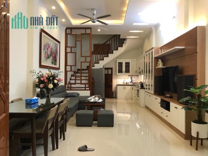Bán nhà Hồ Ba Mẫu, Phương Liên, Đống Đa - 42m2x5T , MT 4,3m,, cách hồ vài bước chân, Giá 5.9 tỷ