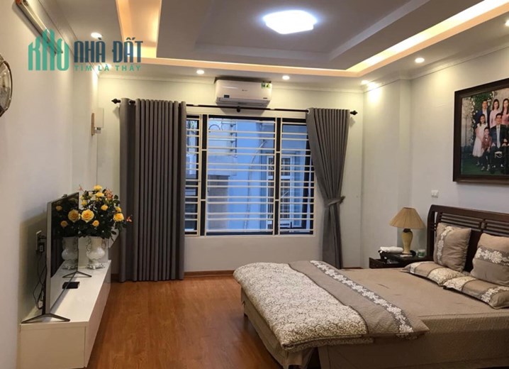 Bán nhà Hồ Ba Mẫu, Phương Liên, Đống Đa - 42m2x5T , MT 4,3m,, cách hồ vài bước chân, Giá 5.9 tỷ