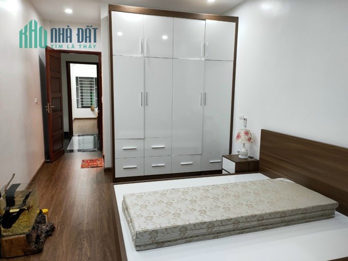 Bán nhà Hồ Ba Mẫu, Phương Liên, Đống Đa - 42m2x5T , MT 4,3m,, cách hồ vài bước chân, Giá 5.9 tỷ