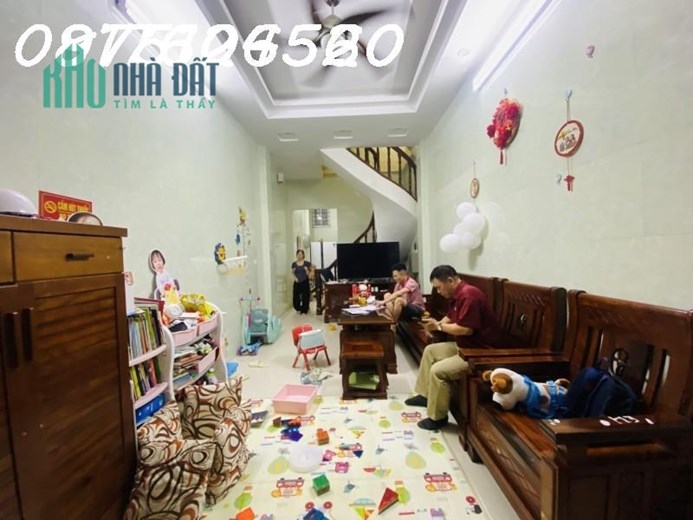 Phố Thịnh Quang 42m 4 tầng mặt tiền 4.5m ngõ thông gần phố Lô góc 3 mặt thoáng chỉ 4 tỷ lh