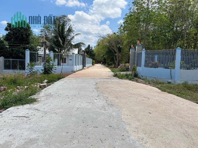 Chính chủ bán 2,562,2m2 đất 2 mặt tiền đã có văn bản hiến đất làm đường nhựa.