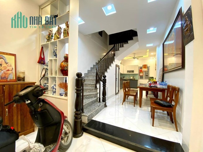 Bán nhà ngõ 640 Nguyễn Văn Cừ 30m x 5T, oto đỗ cửa giá nhỉnh 3 tỷ LH: 0936123469