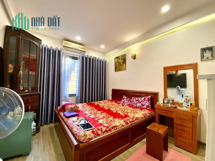 Bán nhà ngõ 640 Nguyễn Văn Cừ 30m x 5T, oto đỗ cửa giá nhỉnh 3 tỷ LH: 0936123469