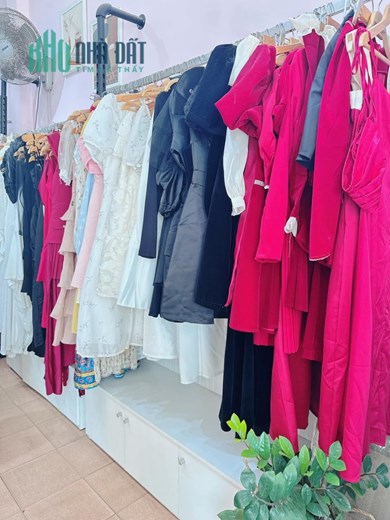EM CẦN SANG SHOP QUẦN ÁO NỮ