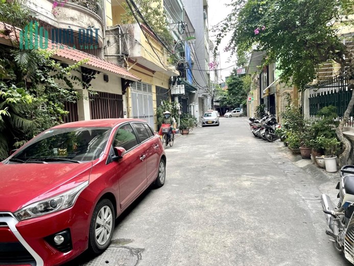 Bán nhà phố Lạc Trung, 38m x 4 tầng, 4.1 tỷ, phân lô, ô tô đỗ cổng