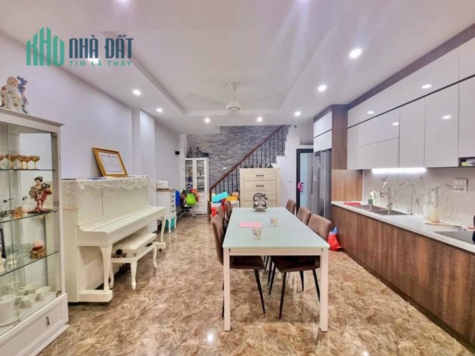 Hiếm! Bán nhà Đỗ Đức Dục, 44m2, đủ đồ, ô tô, kinh doanh, 4 tỷ 8