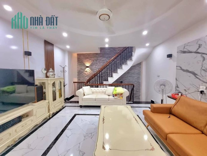 Hiếm! Bán nhà Đỗ Đức Dục, 44m2, đủ đồ, ô tô, kinh doanh, 4 tỷ 8