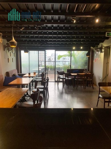 CẦN SANG LẠI QUÁN CAFE ROOPTOP VỊ TRÍ TRUNG TÂM ĐẦU NGÃ TƯ SỞ.