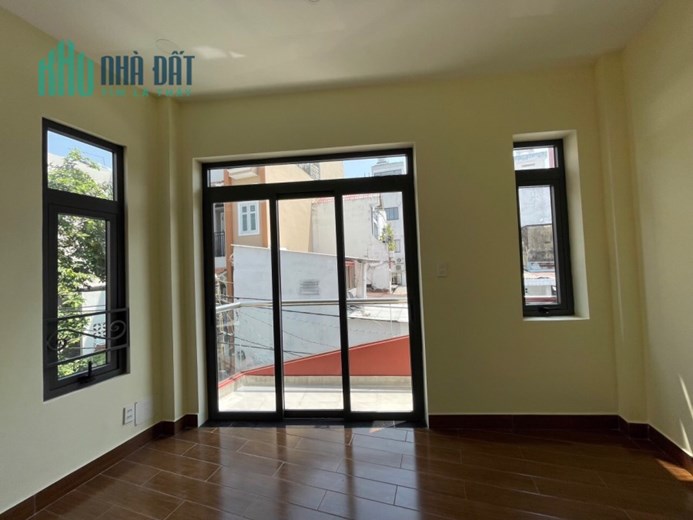 MT KD - Lại Căn Góc . Không Lộ Giới - Mần Shop & ShowRoom . Hay Ra Phết .