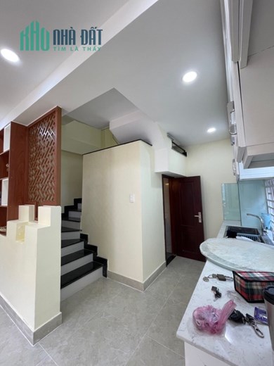 MT KD - Lại Căn Góc . Không Lộ Giới - Mần Shop & ShowRoom . Hay Ra Phết .