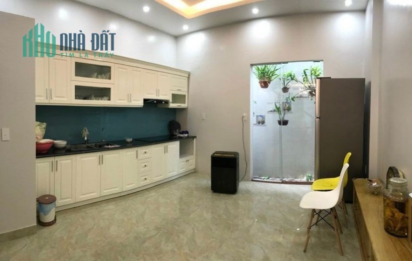 Bán nhà ngõ 788 Thiên Lôi, diện tích 60m 4 tầng, GIÁ 3.99 tỉ có chỗ đỗ ô.tô
