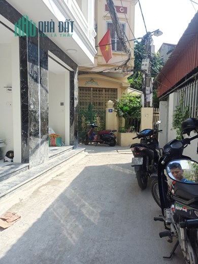 Bán 2 căn nhà xây mới ngõ 379 Miếu Hai Xã, 40m 4 tầng lô góc GIÁ 2.5 tỉ