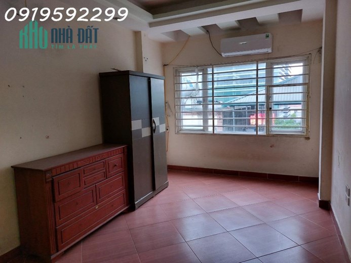 CHO THUÊ NHÀ MẶT PHỐ ĐÊ LA THÀNH, DT 50M X 6 TẦNG