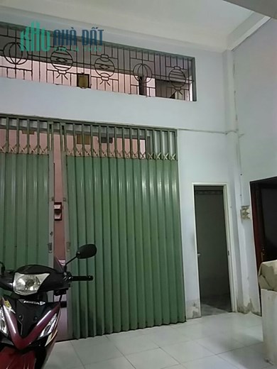nhà cấp 3 kiến có  cổng trước sau hẻm xe tac xi
