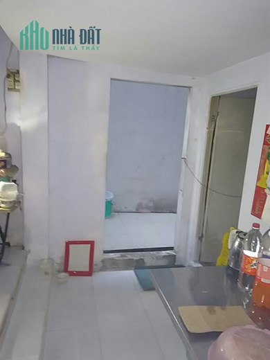 nhà cấp 3 kiến có  cổng trước sau hẻm xe tac xi