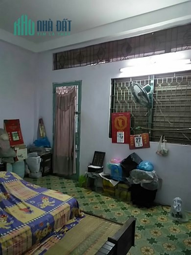 nhà cấp 3 kiến có  cổng trước sau hẻm xe tac xi
