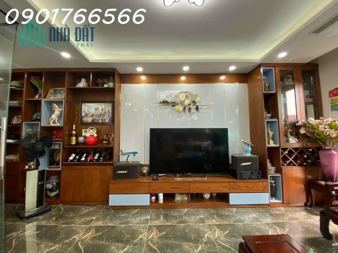 Bán nhà siêu đẹp, Mặt Phố Hoàng Cầu, View hồ lộng gió, 50m x 4T, Mt 4.8, Giá 25 tỷ.