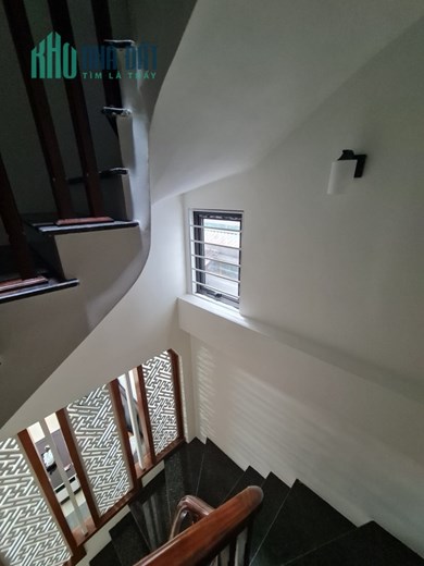 Bán nhà mới ngõ 93 Hoàng Văn Thái,47m2  ,5 tầng thoáng sáng,sát ÔTÔ,chỉ 5 tỷ 8