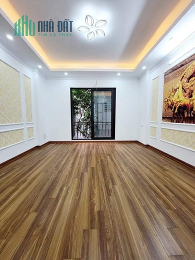 Rẻ giật mình! Chùa Láng, sát oto, nông, gần hồ, ngõ ba gác, 36m2, 4T, chỉ 4.2 tỷ (TL mạnh)