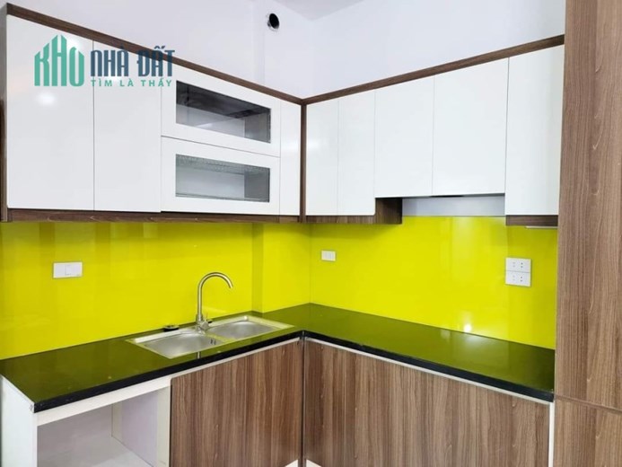 Rẻ giật mình! Chùa Láng, sát oto, nông, gần hồ, ngõ ba gác, 36m2, 4T, chỉ 4.2 tỷ (TL mạnh)