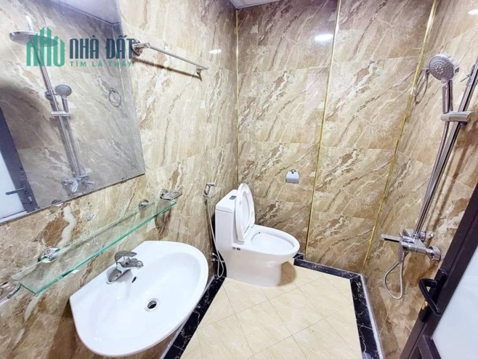 Rẻ giật mình! Chùa Láng, sát oto, nông, gần hồ, ngõ ba gác, 36m2, 4T, chỉ 4.2 tỷ (TL mạnh)